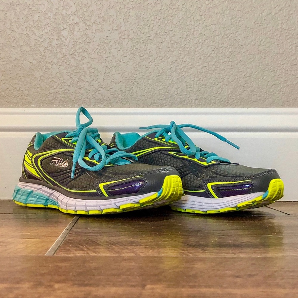 NEW Fila Tennis Shoes Women’s Size 6!